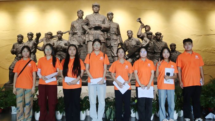 ���Ϲ��̴�ѧ�ഺ���ԶӴ������徫�� ����ƽ������