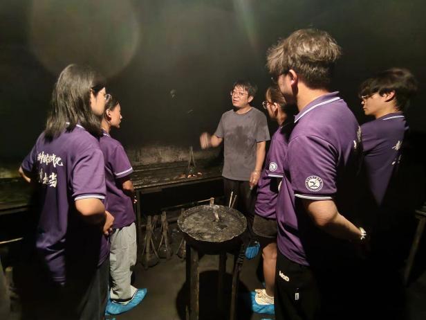 ��īǧ�괫�У�һ��ī�����Ž�