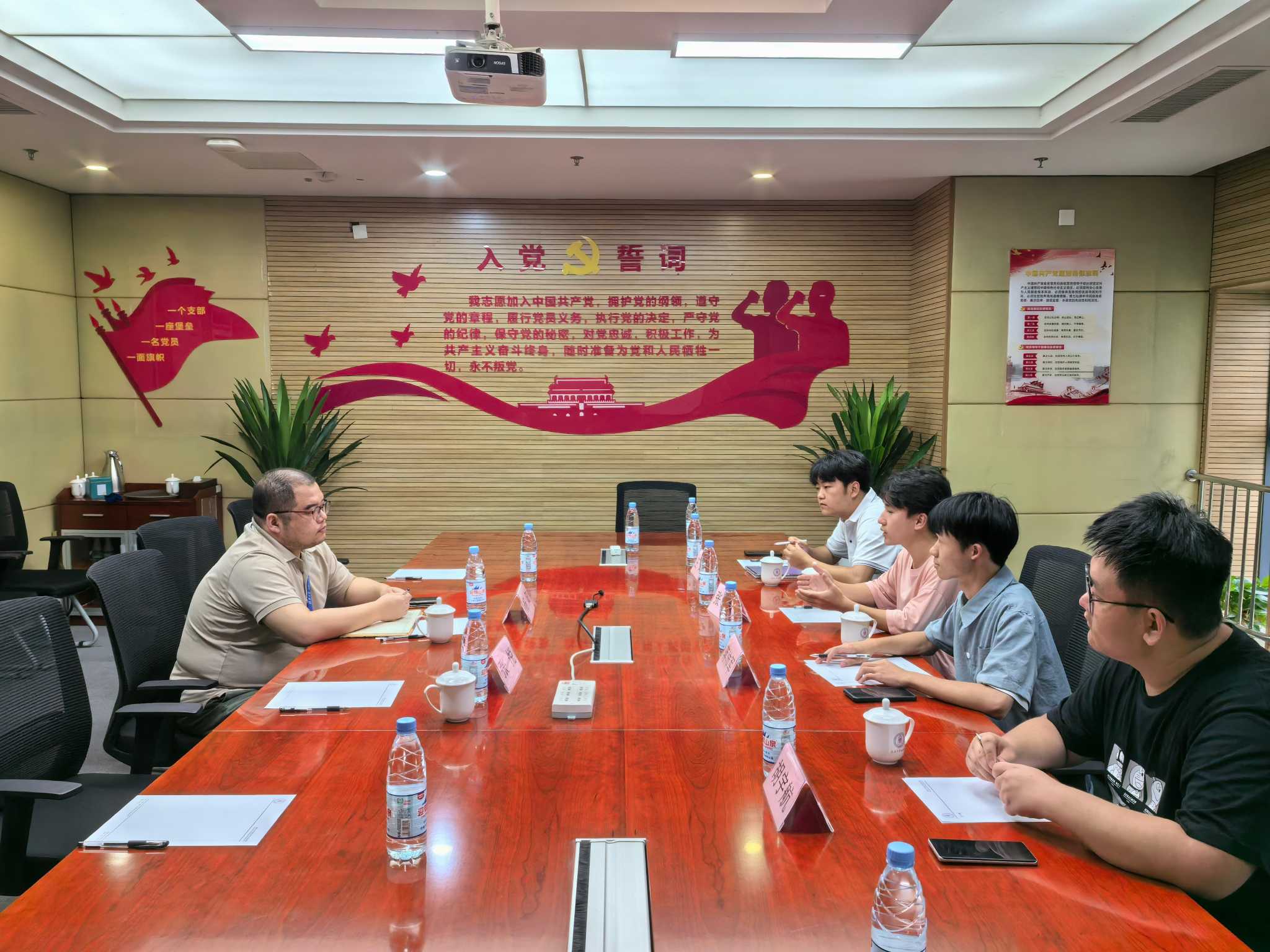 1��ͼΪ�о�Ժ���������߰�ȫ�о�����������ʿ���Ŷӳ�Ա�ͳ��а�ȫ����չ����̸