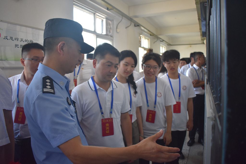 ����ҽѧԺ���Ű���Ω���Ű�ǧ������ҽϴ��ɽ�����¡��л�����������ǰ���Ű�������չ�������ҽ·�������س��ġ����ྯʾ�����