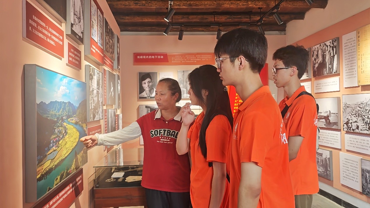 ̽Ѱ��ɫӡ�ǣ�����ũ���ںϣ����Ϲ��̴�ѧѧ���߽��ֲ�ͷ��