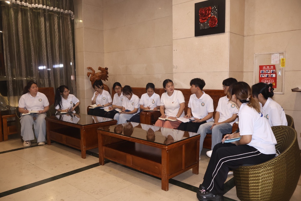 ��������㶫ũ����ְҵ����ѧԺ���ۻ����С�ͻ�����߽���ƽ��Ԫ���������������