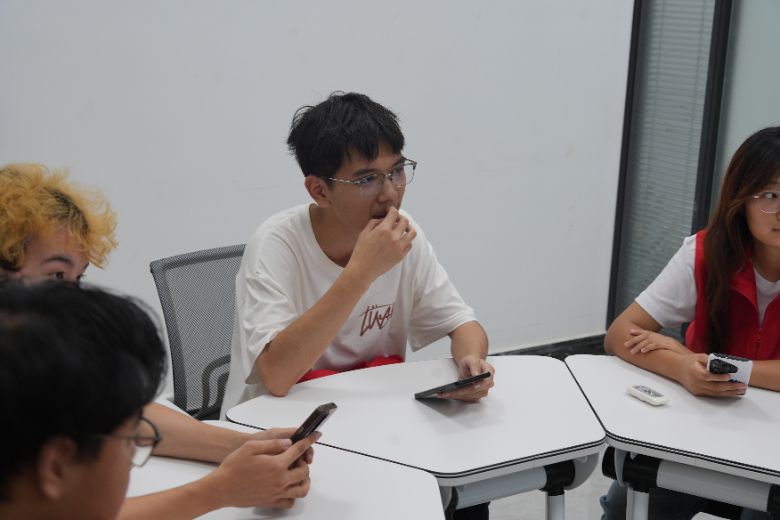 ������ѧ����ѧԺ���½����硰��繲��ʯ���ѣ��ഺ�ǻ𸰱߽����������ʵ���ӡ����������磬�ǻ����߽�