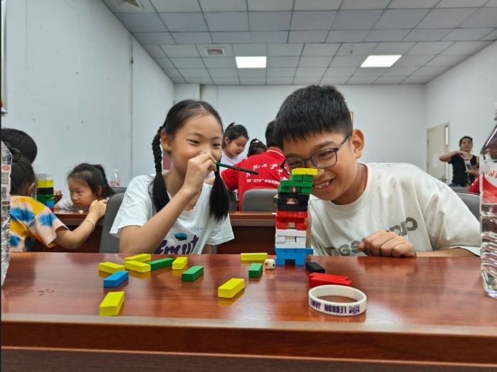 ����ͯ�ġ����մ��� ������ľ��ˮ������ѧԺ�������Ķ��ռ䡱�������ʵ���Ŷ��߽������忪չ����ֹ��