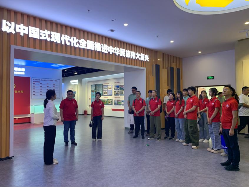 实践队参观喀什大学思政教育基地