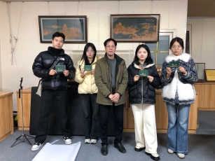 陈君锟老师与实践队员的合照