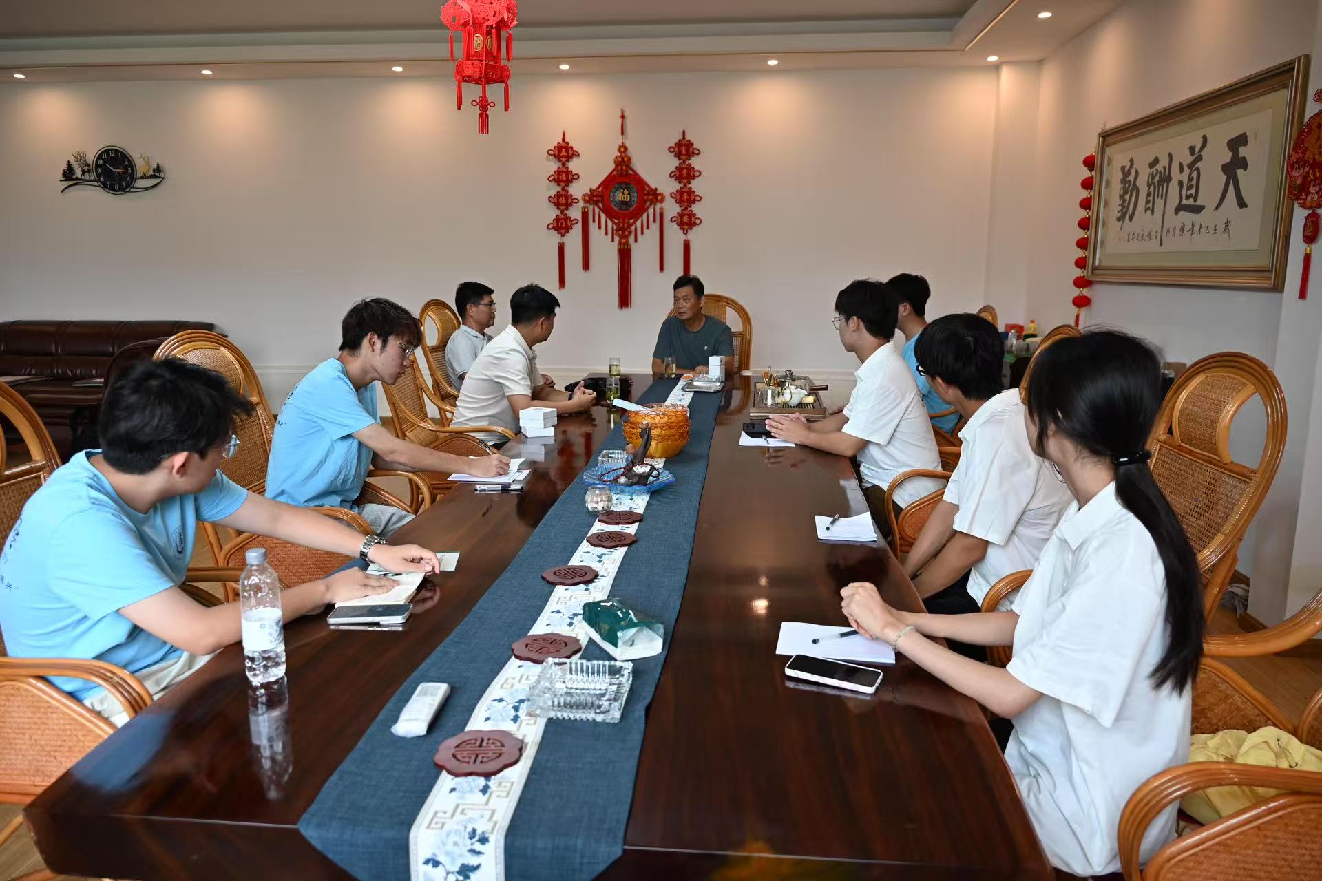 ������ѧ��Ѱ���캺���ϣ�����������ˡ��������ʵ���ӣ�̽Ѱ��̬���ҵ���������·