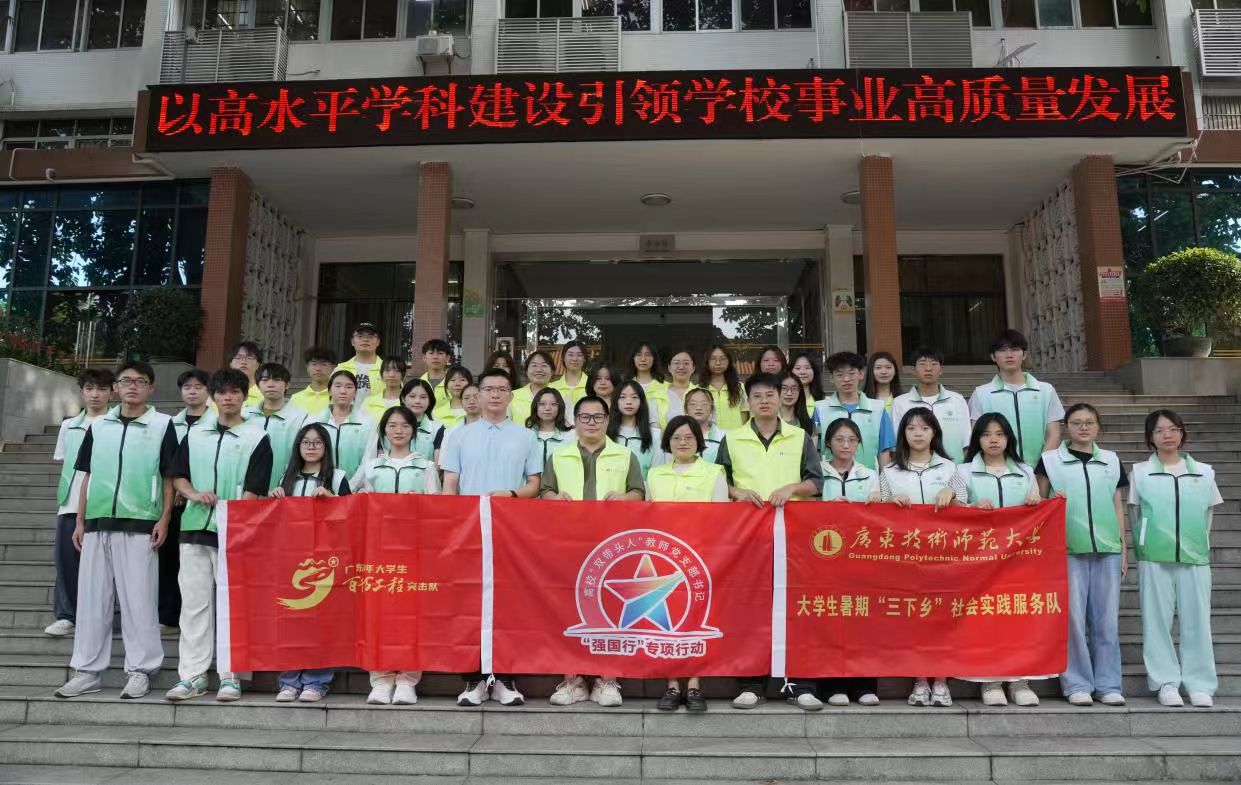 ��ʦ���������ڴ��Һ�ɫ��Դ���ǻ�����������ͼ��