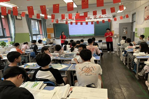 ʯ��Ժ�������¶�������̼̼·�ߡ�������ʵ�����߽�����ѧУ��չ��̼��������