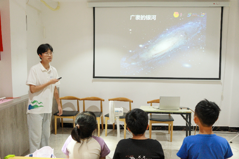 ִ�ഺ֮�棬����ѧ֮·�������������硱����ʵ��ͻ���ӿ�չ���ڡ������硱���ʵ���