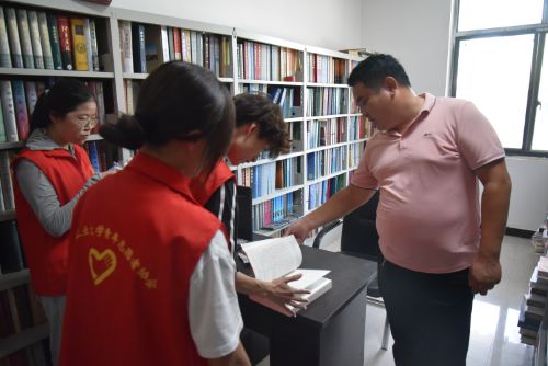 ���Ϲ�ҵ��ѧѧ���߷ÿ�����̽Ѱ�������֮·