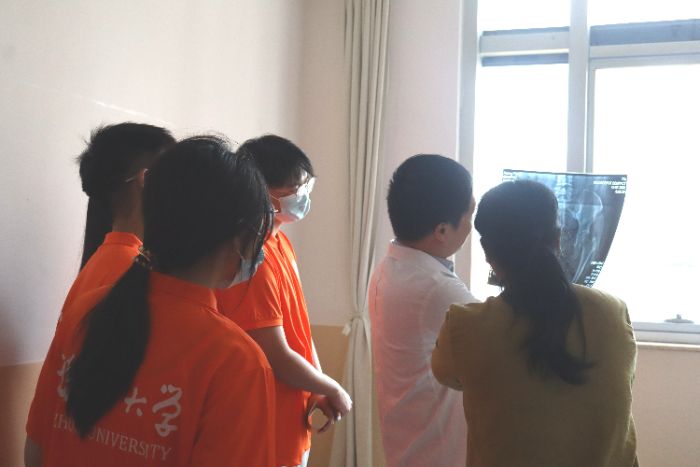 �ഺ���������� ҽ��ʹ��ӳ���ģ����ݴ�ѧ ����ɣ���� �Ƕ�δ���� ʵ������������������ҵ��չ