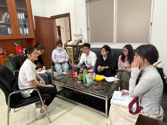 ͼΪ�Ŷӳ�Ա�������繤־Ը�߽��з�̸ ����Ţ��