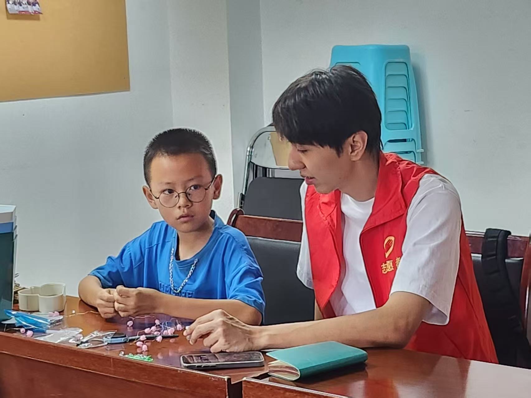 ɽ��Ӣ��ѧԺ ��һ·��ǰ�� ʵ���ſ�չ���������ʵ�����߽�������Ӫ���йܳɳ�����