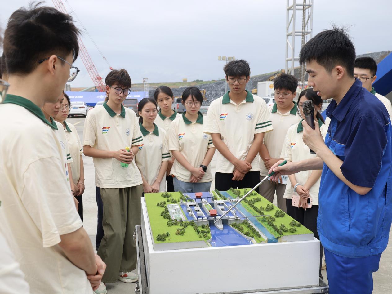 ̽��ƽ½�˺ӡ���ɫ���桱�����𹤡���ˮƽ½�����߽���ʯ��Ŧ