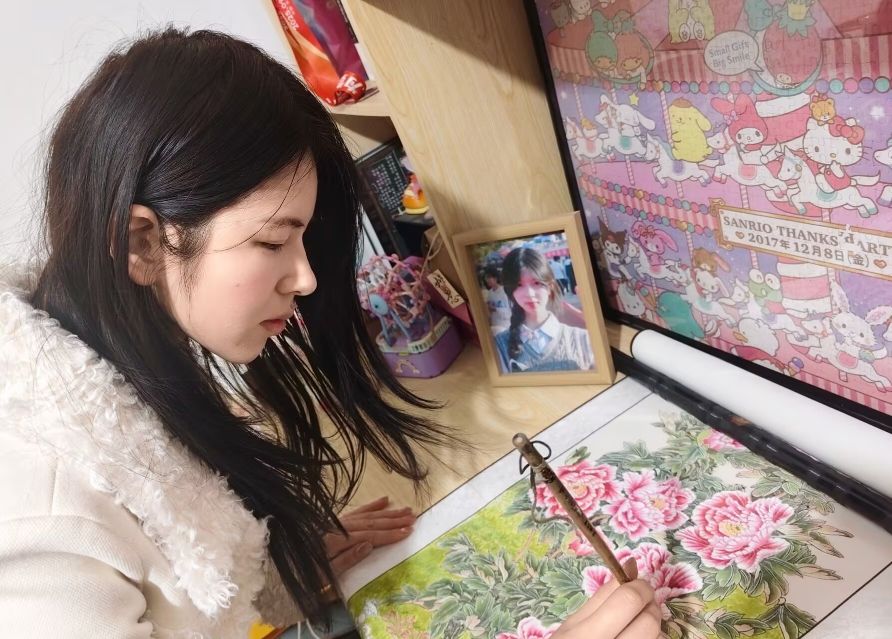 图为同学体验国画。杨雪供图