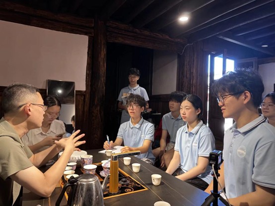 �Ϸʹ�ҵ��ѧ�������硱���߽������������ ̽�������������¸���