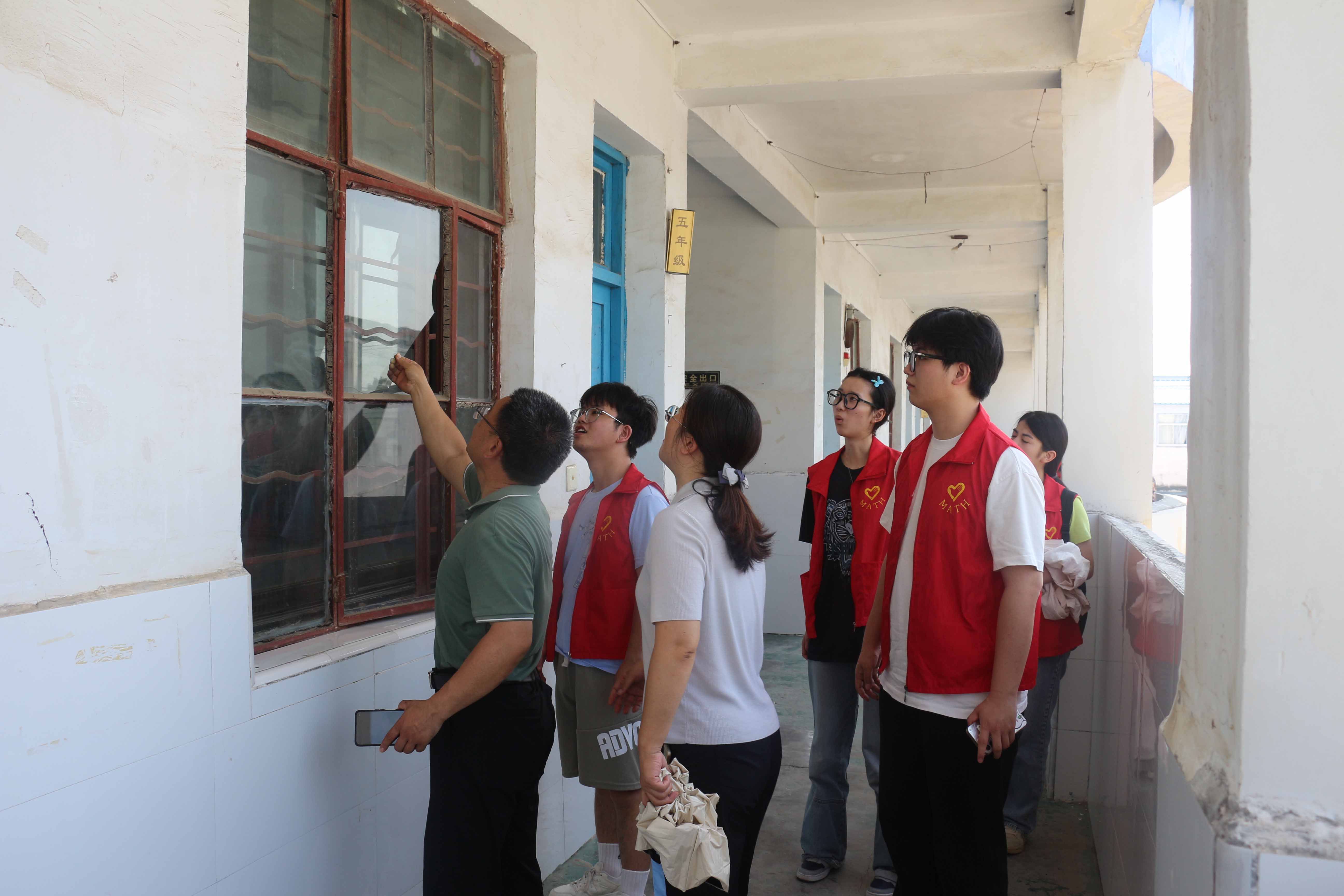 ��С���С������仯ʦ������ӻ������棬���Ͻ�ѧ����ƾ�֮��