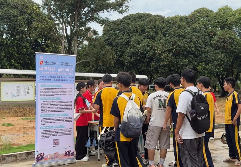 �������Σ��ഺ���ꡪ��������ר��ѧ����ʵ���Ӹ������ѧ��չ����������������