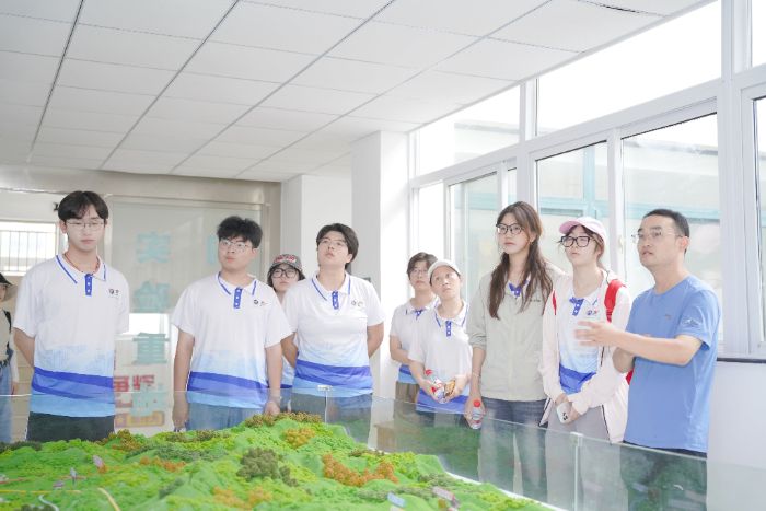 ������ҽҩ��ѧ��׼�����Ŷ��߽�����ʡ�ƾ���Ʒ��������������