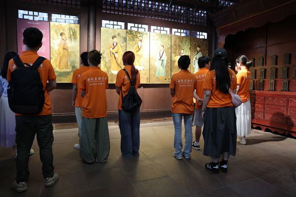 �߽����չ��� ����ǧ��������������ʯ�ʹ�ѧ"��������"ʵ���ӿ�չ�����Ļ�����ϵ�л