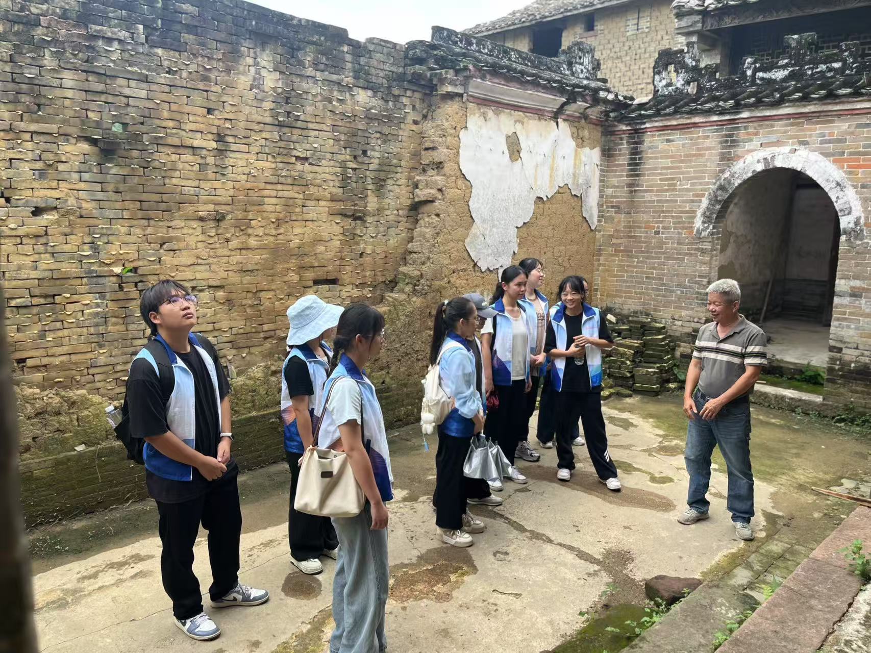 ����ʦ��ѧԺ������Ѱ�ٸ�ɽ�壬����ʵ��������