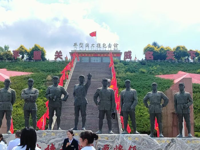 ��ƽ�͹صķ������д����ഺ���� ����ɽ����ͬ��ѧ�������Ŷӳ���ʽ׷Ѱ��ɫ����