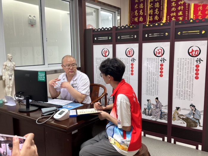 ����ҽҩѧԺ��ҽ�����ġ�־Ը�ӣ����л���ҽ����״��̽Ѱ��������չ·��