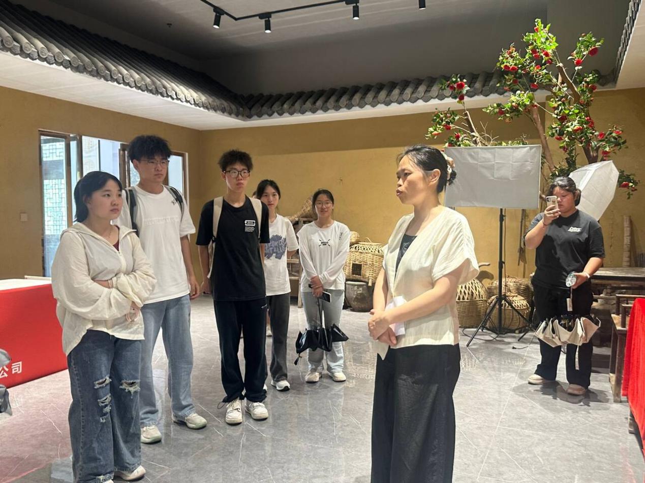 �Ŷӳ�Ա���ڽ����ǲ������������ʦ��������������ʷ