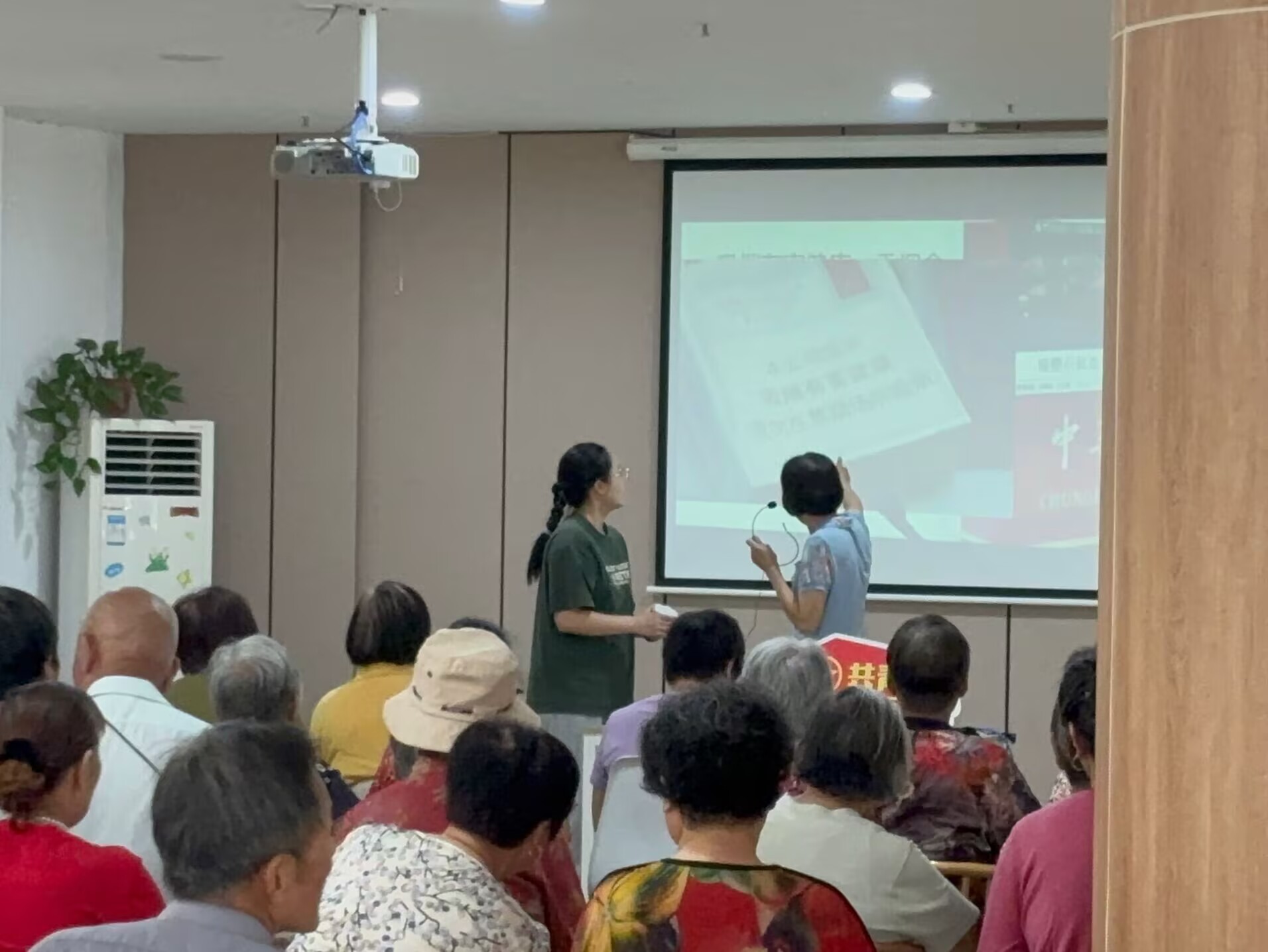 �ഺ���ܷ�����壬�����۴�״����ůˮ��