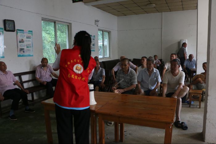 ������ҽҩ��ѧ������ʵ�����߽��Ľ�������Ժ��չ����