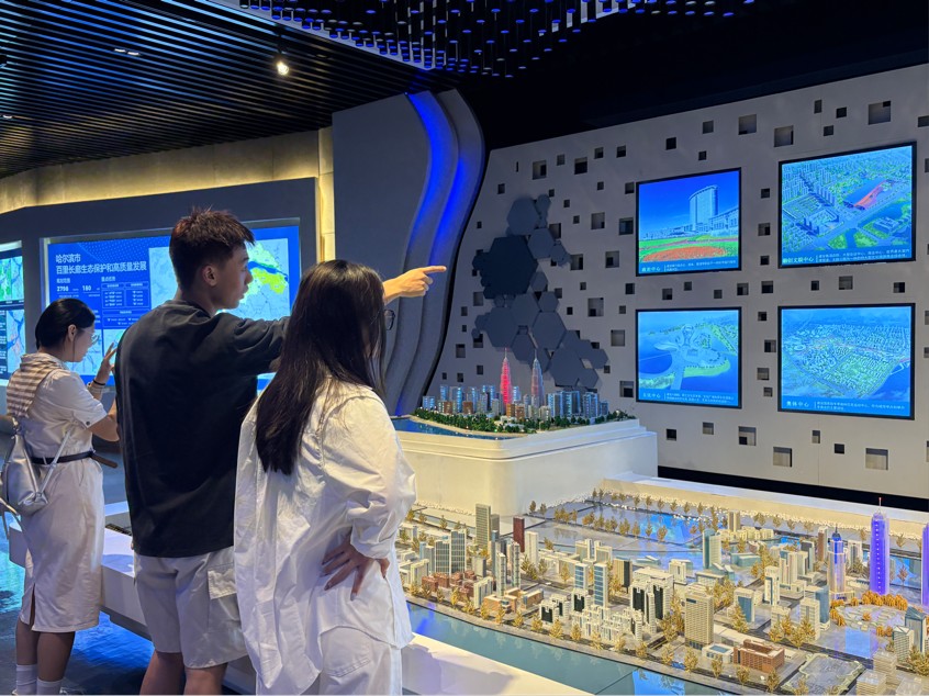 �������Σ���·�ഺ