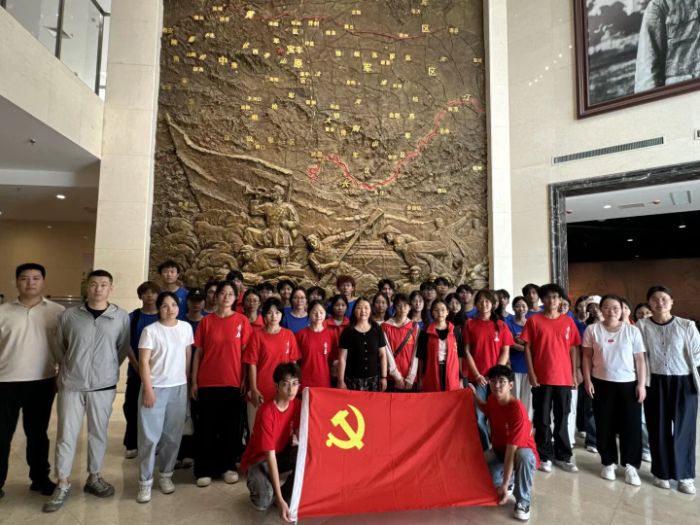 ���ϳǽ�ѧԺ��չ��������ɣ�� ͯ�Ļ���Ұ��������ʵ��