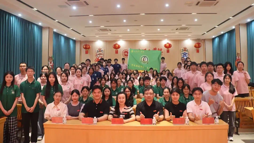 У��������·����������ѧԺ�á����ߵ�˼���Ρ���д��������ǿ�����