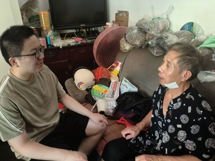 ��ůϦ�����ഺ������ ��������ʯ�ʹ�ѧѧ�Ӹ��������չ���ϰ���ʵ���