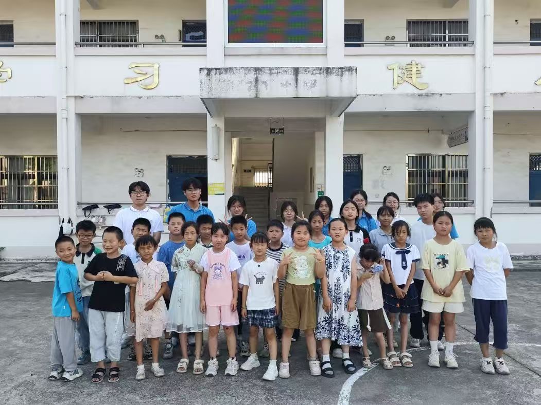 ���鴫�У��������� ʮ���ذ��Ľ���������ѧԺ����־Ը�����ϻ��ٸ�ɢ����л��Сѧ�������ڿ���