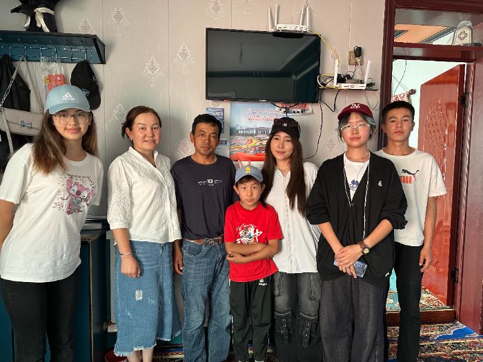 ���ϴ�ѧ֧���Ŷ��߷ö�ʮ�໧��ͥ����̽������ͯ�ɳ���ҽ�ʵ��