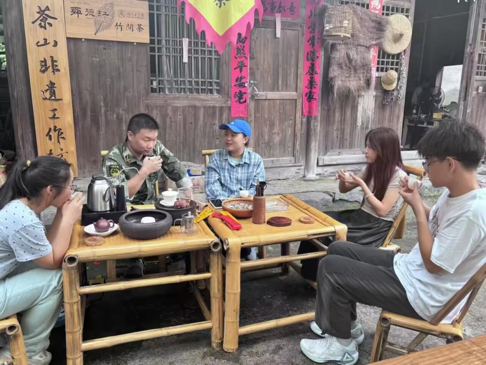 �Ŷӳ�Ա�ǲι�����Χ¯���