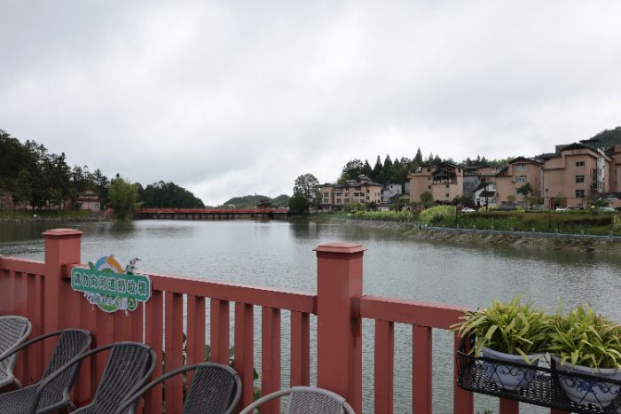 ���д塰��ũ�ˡ�¬�����ɽˮ���ҹ� �����ʻ�ѧԺ������������ʵ���ӷ�̸���м�ʵ