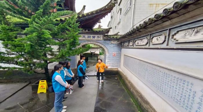 ֣��ѧ���ڳ�ʵ����̽Ѱҩ�Ļ����룬������ҽҩ�ǻ�