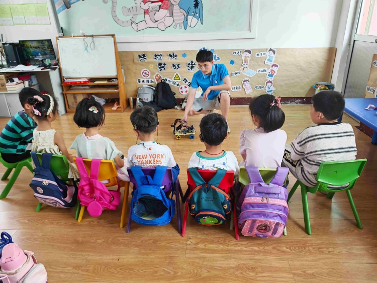 �����ؽ���Я���ܿƼ��߽�����������ѵ���ģ������ɳ�֮·