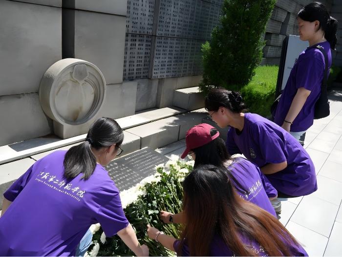 ��ɽ���ϴ�н�𣬽����������³̡������յڶ�ʦ��ѧԺ���������Ρ�ʵ����˳����չ������