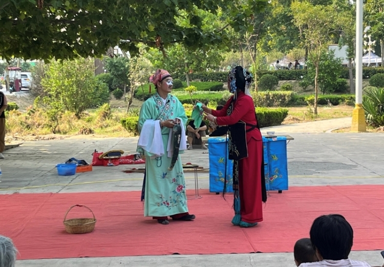 �ഺ��������������� ��Уѧ�Ӵ��з�������̨��չ