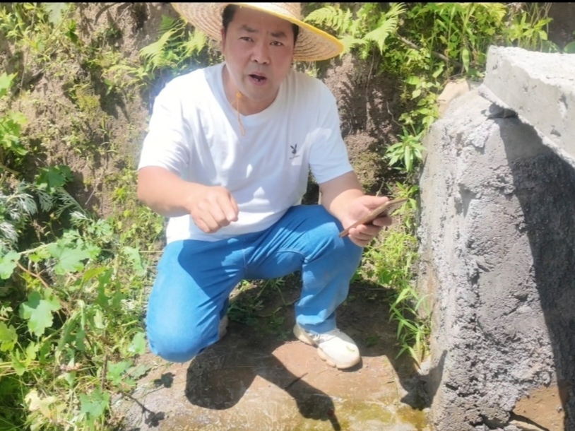 �����̽ȪԴ �ഺ�Ƽ���ˮ������������ͬ�С�ʵ����̽�ð�ɽ�� ����ˮ��Դ�����������