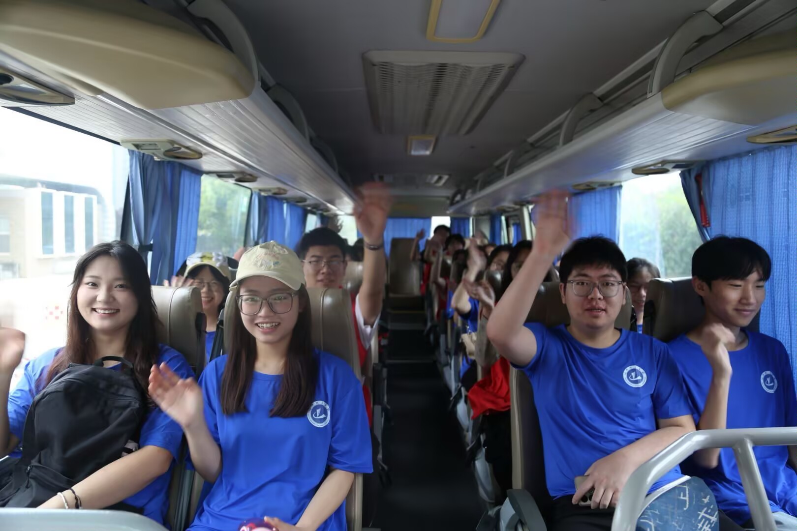 ����ѧ���Σ�����ͬ�С����������������У���ѧ����ů����