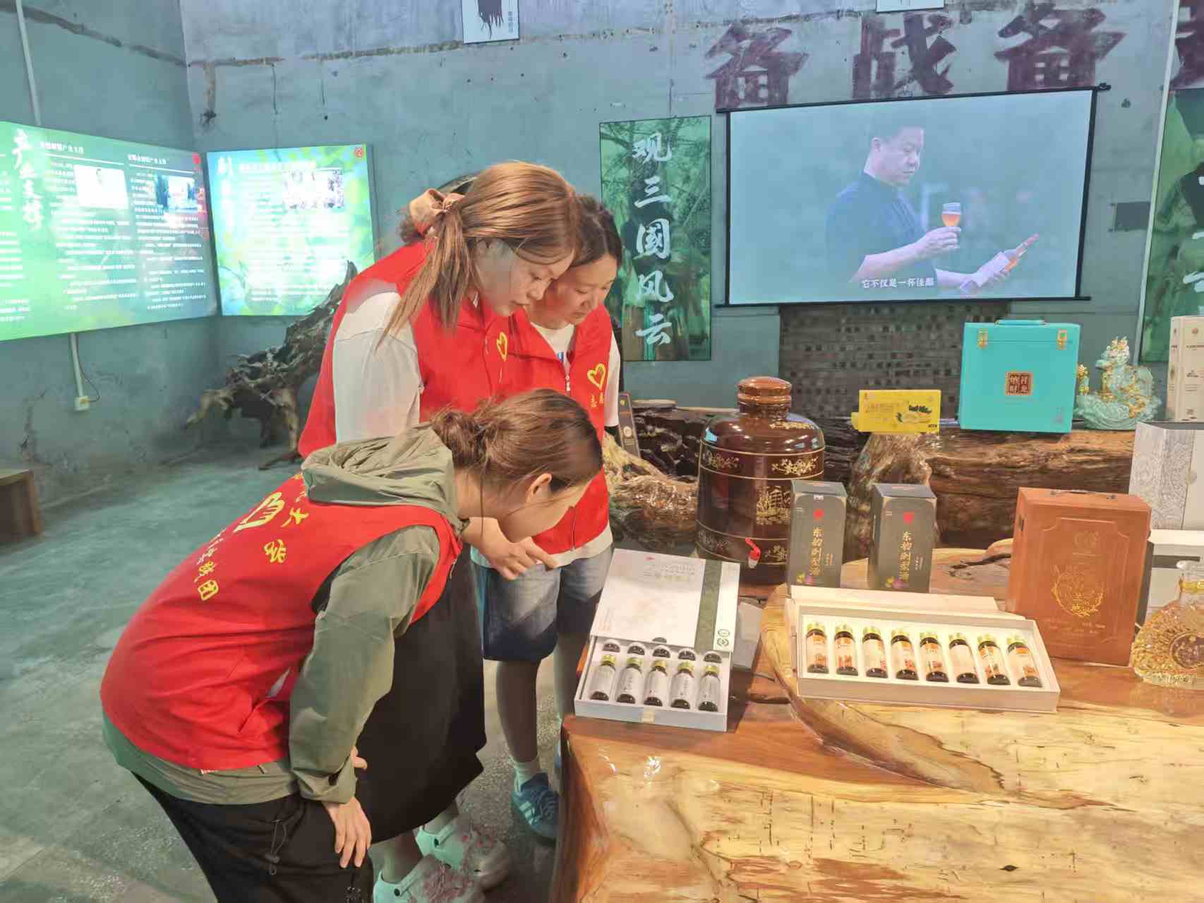 ����ʦ����ѧ���ټ�����ŶӸ����ݰ���կ�忪չ���� ����̽Ѱ����ɫ�ںϡ�·��  ����������կ����