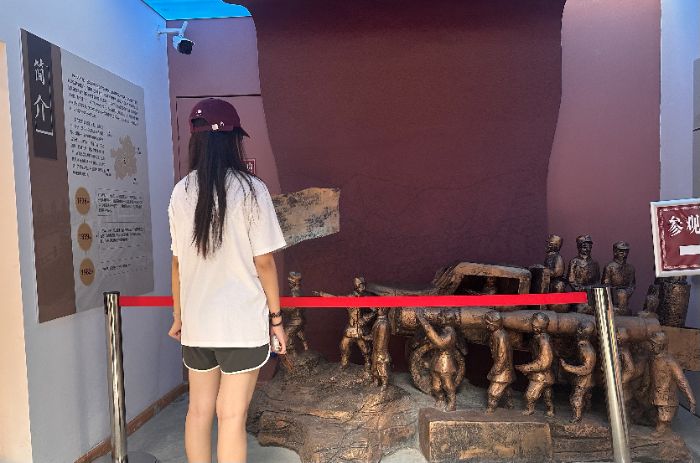 �Ͼ���ƴ�ѧѧ���������ʵ�� �ഺ�㼣̤�û��չ�����������������ɫ����