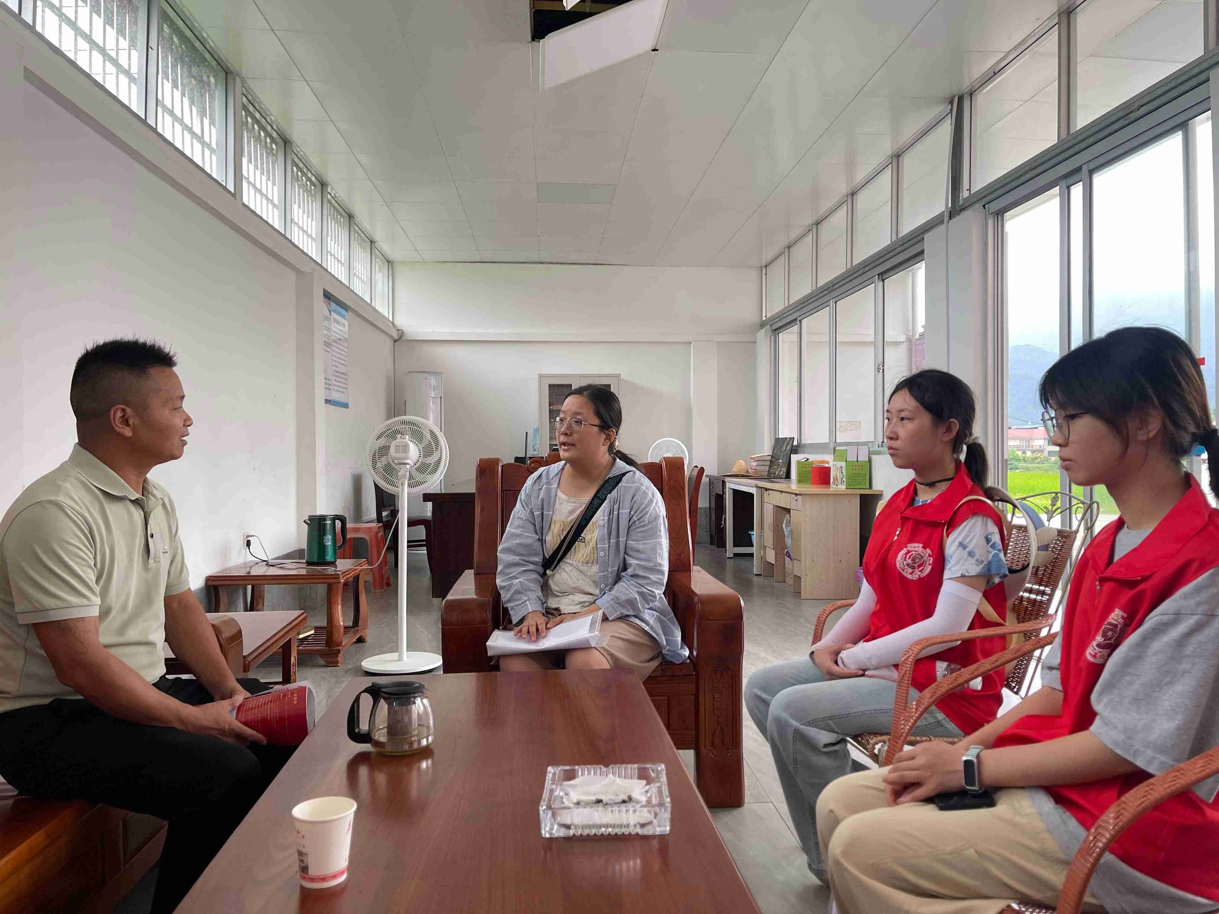 ���ڡ������硱 | ���������ɫ��ͨ��֮���ڽ�ͨվ�������Ѹ������µ���Ѫ����