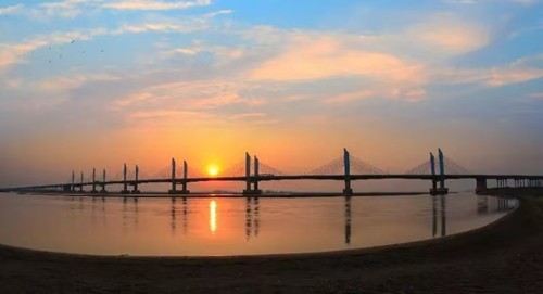 �߷��𣬿���Ǩ���ƺӰ�������·