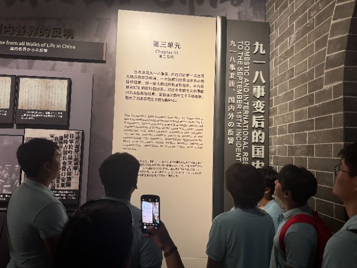 ������ҵ��ѧ��ľ��������ѧԺ�ǻ���ԭʵ�������ڡ������硱��׷Ѱ��ɫ���䣬�̳к�ɫ����